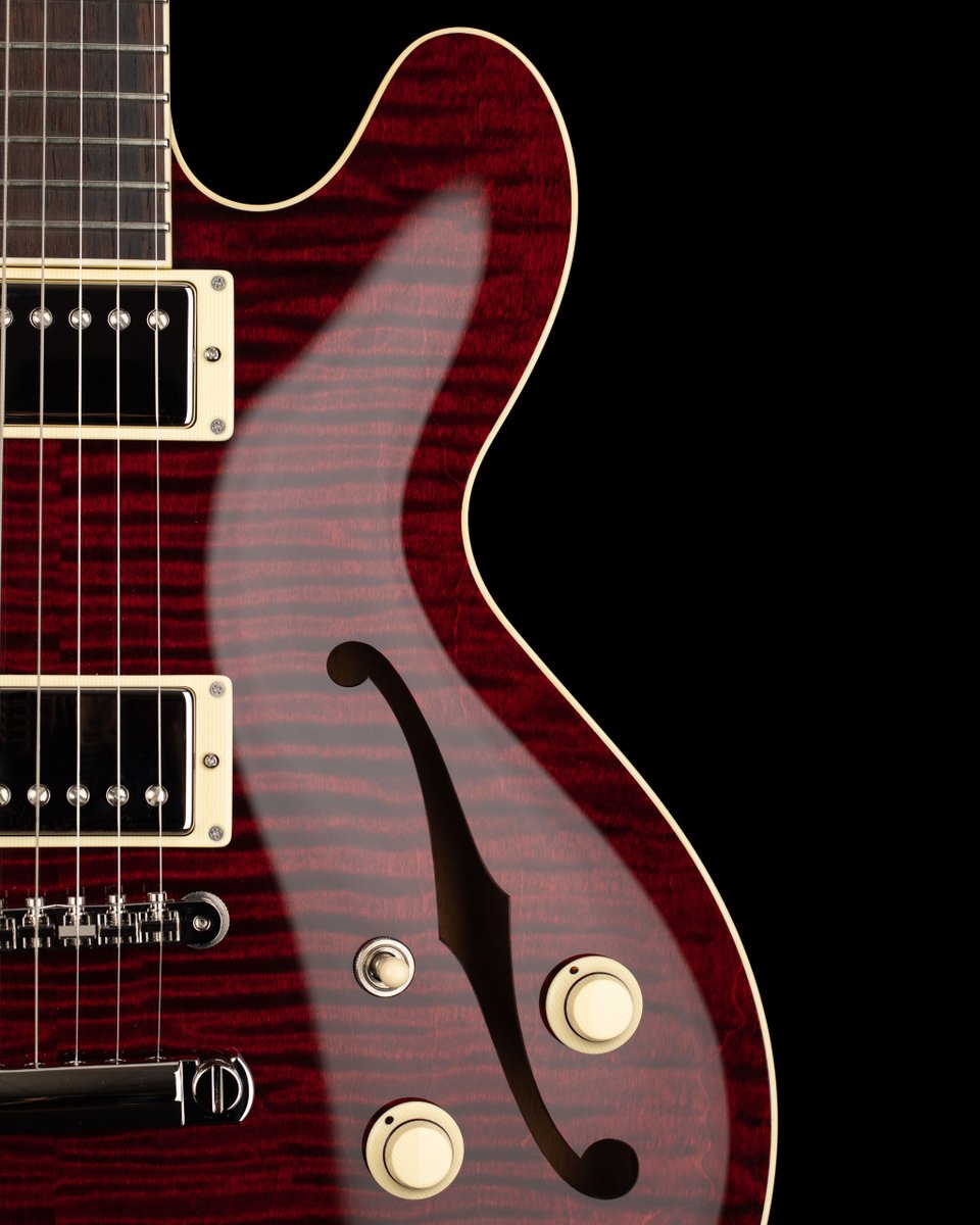 collingsguitars's tweet photo. Who would have thought that Merlot and Broken Glass make for such a great combo? See the rest of this I-35 Deluxe at https://t.co/xrsy7eFGiH
#collingsguitars #builtfromthesoundup #merlot #flamedmaple #semihollow #brokenglass https://t.co/zzTBBK0w8U