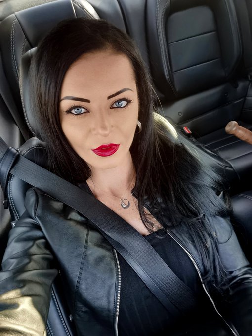 Hello #weekend 🤗! I am not lazy, I am on energy saving mode🙈😅  ▪️Content creator ▪️ ▪️Onlyfans model<a href="/tag/weekend"class="tags">#weekend</a>