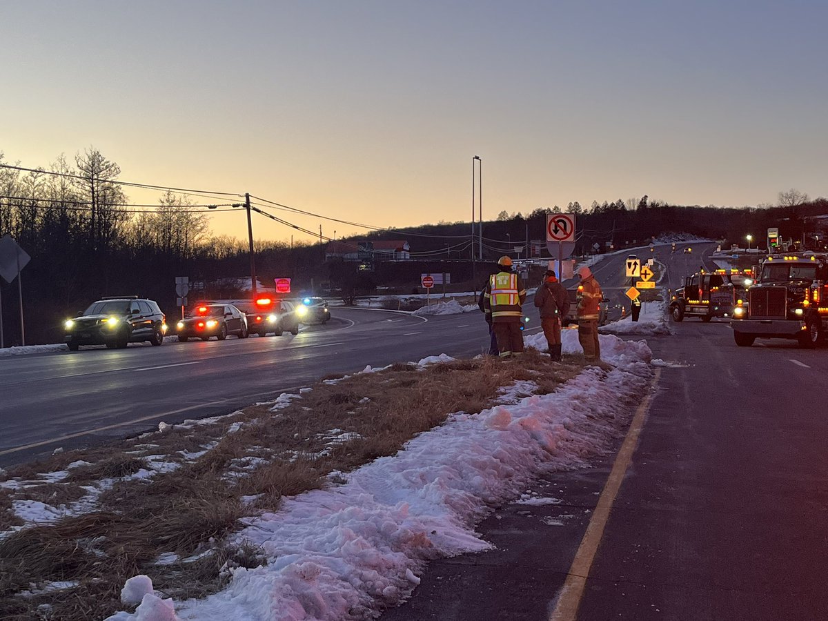 NikkiKrize's tweet photo. A trailer carrying 100 monkeys collided with a dump truck this afternoon off I-80 near Danville.  According to state police 4 of those monkeys got loose.  The PA Game Commission is looking for them. Troopers say the monkeys weigh about 3lbs &amp; they were on their way to a lab @WNEP https://t.co/4fuBzbYL2n