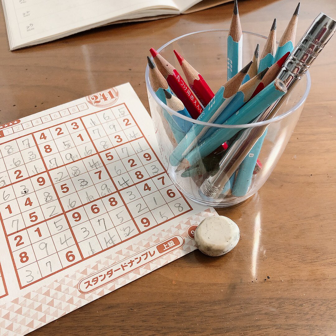 もんた 短くなった鉛筆が私の遊び道具 なかなか減らんなぁ T Co Pclsjbcu Twitter