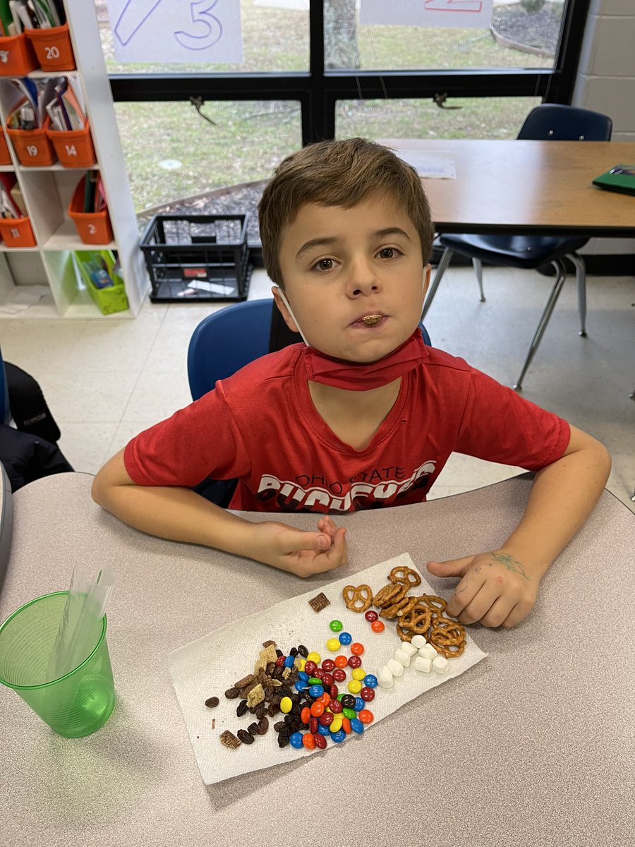TeachChilds's tweet photo. We made trail mix today which is a heterogenous mixture and a physical change of substances! #yummyscience
Thank you parent volunteers for your donations of these items! https://t.co/VHu2usU0WB