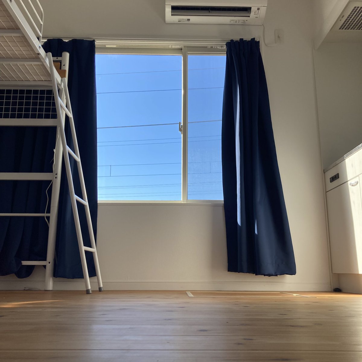 rab_it_2021's tweet photo. 所用でComfaに来たのですが、
✅キッチン・シャワー・トイレ完備
✅もちろんWi-Fiも
✅洗濯乾燥機がある
✅新しいからとにかく綺麗
ミニマルに住むのに最高のお部屋。
シェアハウスもいいけど一人暮らしするならこういうところに住みたいな。
#いえろー管理人のひとりごと
#金谷 #comfa https://t.co/SPyiwdMgRF