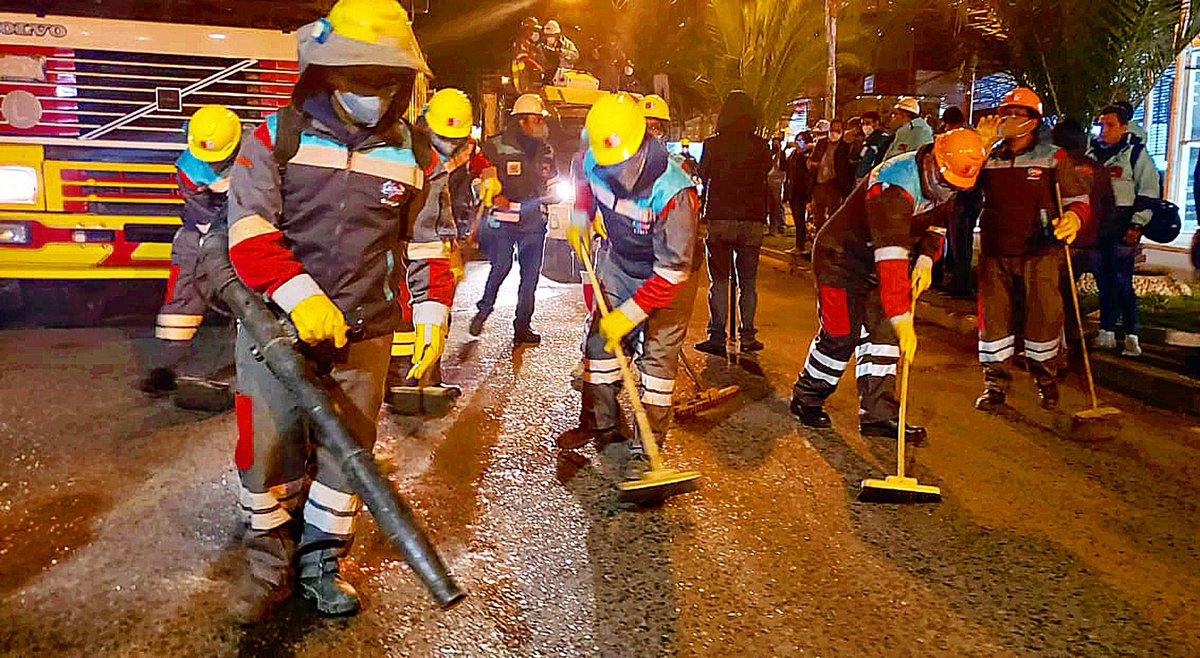 jorgedulon's tweet photo. ¡Sellado de grietas, bacheo, carpeta asfáltica, áreas verdes y señalización! Hoy el Gobierno Autónomo Municipal de La Paz presenta el inicio de la revitalización de la Av. Ballivián. Vamos adelante con nuestro plan de gobierno por una #LaPaz #Rápida e #Interconectada! https://t.co/Ysp2Q5iJ80