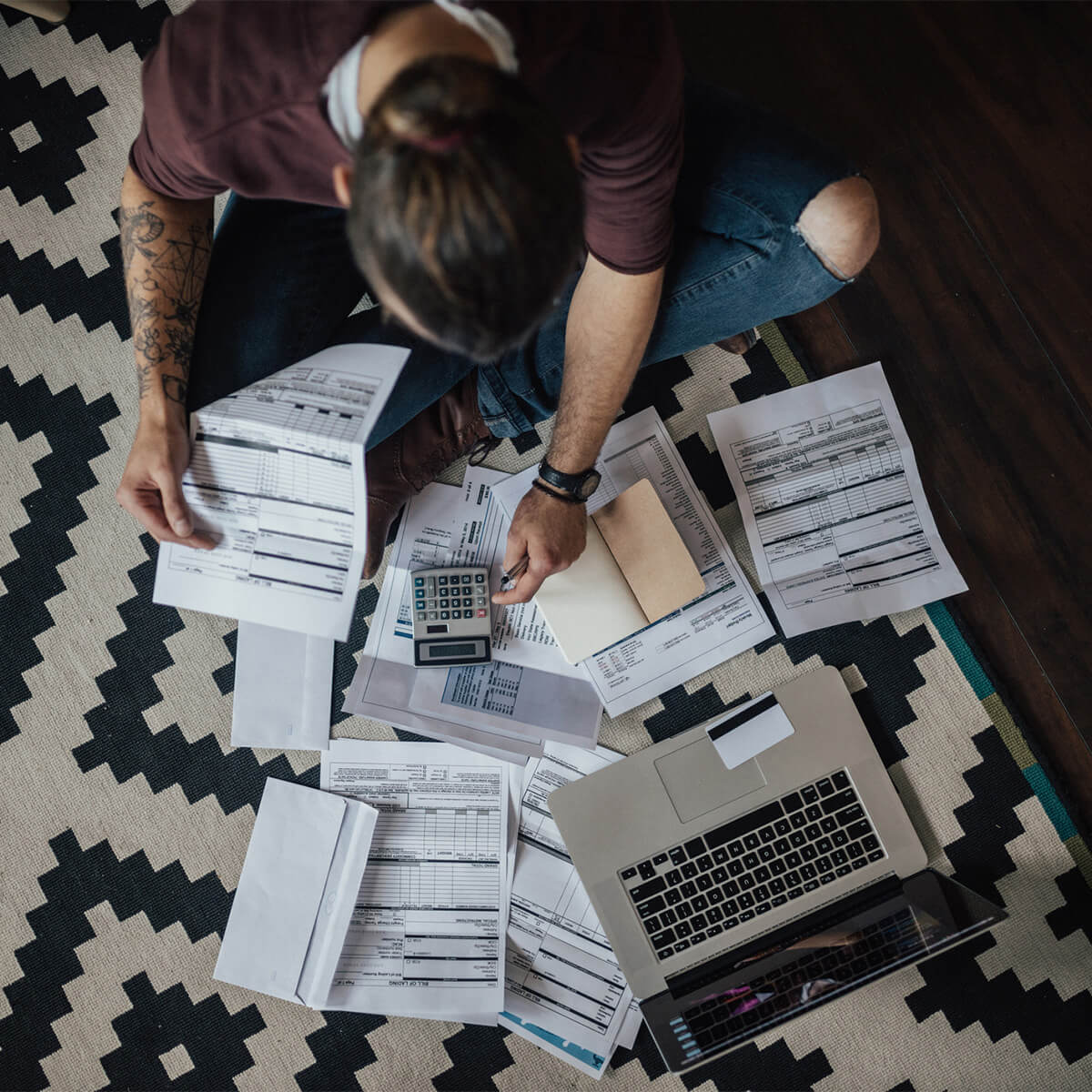 BDODebtSolution's tweet photo. How much #Debt is considered a lot? Learn more about the warning signs of #DebtStress and start measuring your #FinancialHealth. https://t.co/nihfHulN2X https://t.co/M8vUjOgqSd