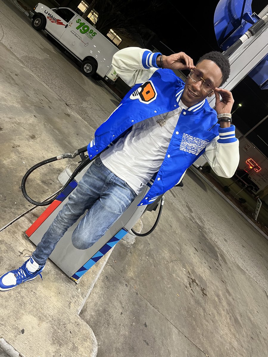 nfc_glizzy's tweet photo. 23 years old shittin 💩💩on old niggas 💯💯💯 Happy birthday 2 me ✨✨✨✨ https://t.co/h8RXCEsoaG