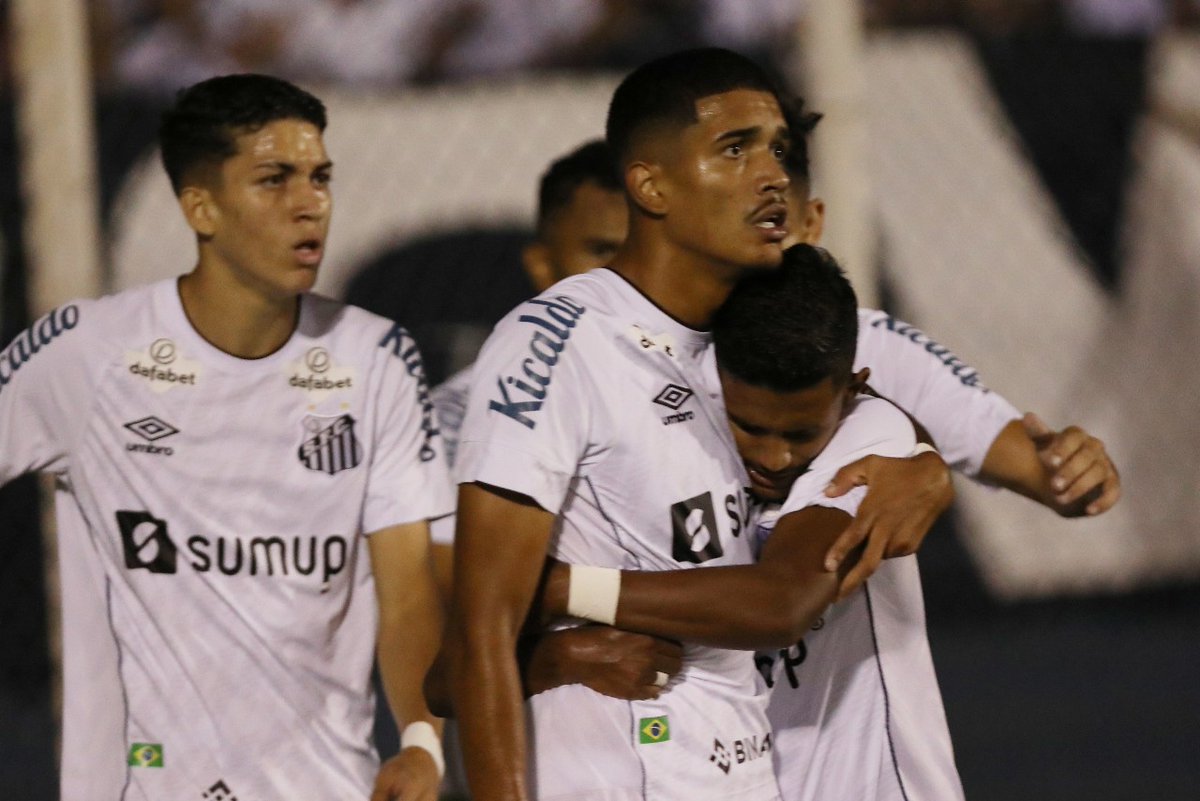 FINAL DE JOGO E ESTAMOS NA FINAL! 🐋

#MeninosDaVila vencem o América-MG por 3 a 0, com gols de Lucas Barbosa (2) e Weslley Patati, e alcançam a GRANDE FINAL da #Copinha22 pela SEXTA VEZ na história!