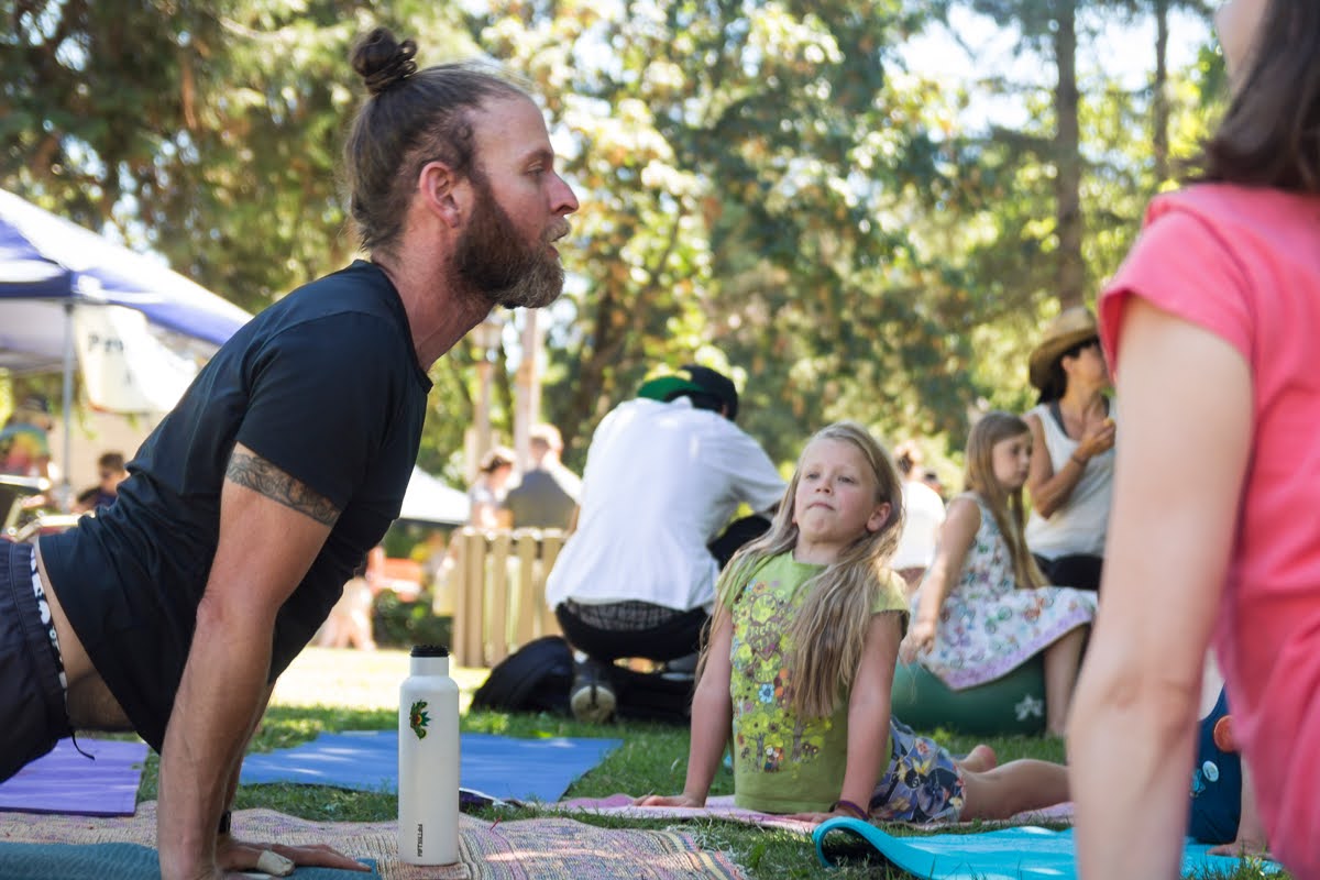 stopdropyogallc's tweet photo. #Flowback to our Yoga in the Park days! Man oh man did that sun feel good, who's looking forward to Spring?!
.
.
 #yoga #yogaforeverybody #yogainthepark #yogaisgoodforyou #meditation #commonbondyoga #stopdropandyoga #community #wellness https://t.co/81Crx2TESH