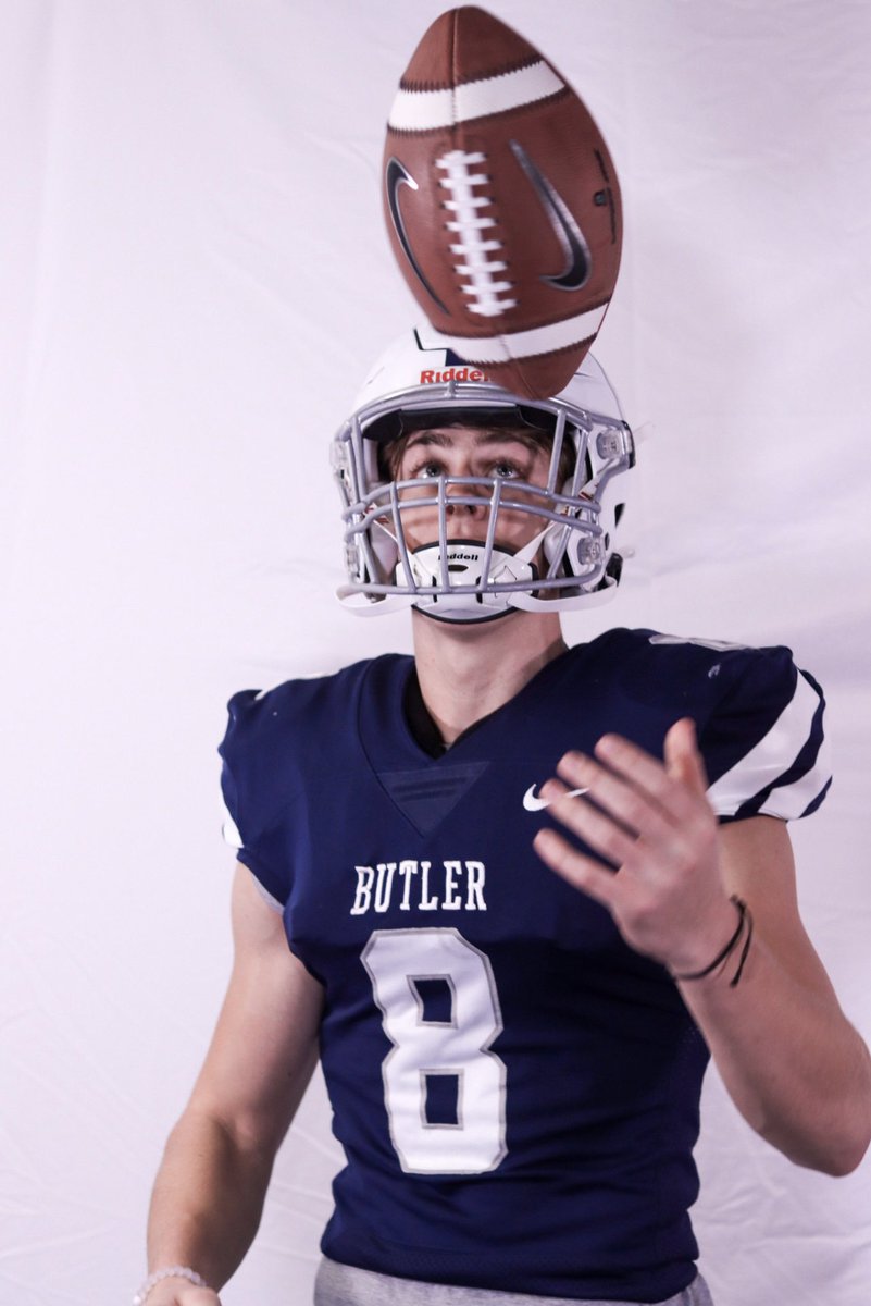 bstolarek10's tweet photo. After a great home visit with @CoachCadenMurph I am blessed to announce my commitment to play Division 1 football at Butler University! Go Dawgs!🐶🔵⚪️ @CoachU_BU @coachcobwhite @CoachMMcCarroll @JoelPallissard @NxtLevelAtx @EDGYTIM @DeepDishFB https://t.co/7mCYz9ooBF