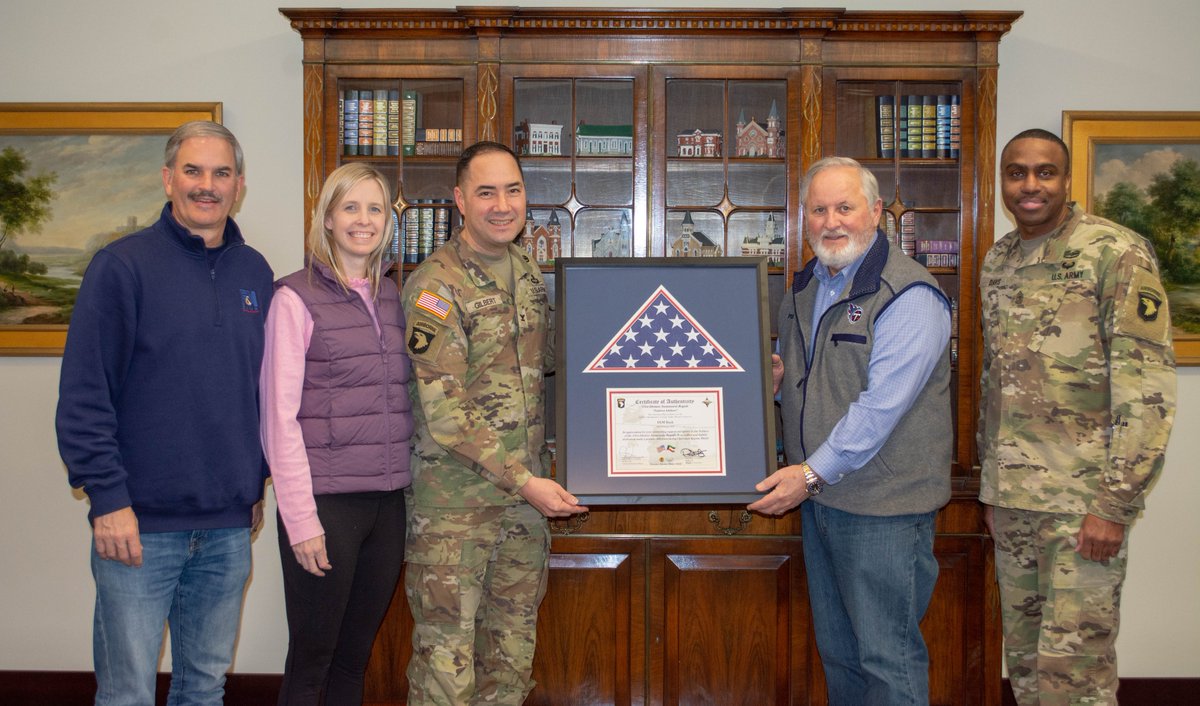 101DSBCDR's tweet photo. The Lifeliners Brigade is forever grateful for the partnership we share with F&amp;M Bank, City of Clarksville, TN, Walmart DC 6066, Nashville, TN, the City of Paducah, KY, Oak Grove, KY.

@USArmy @FORSCOM @ArmyMateriel @18airbornecorps @DeptofDefense @DLAMIL https://t.co/nstPztkYAc