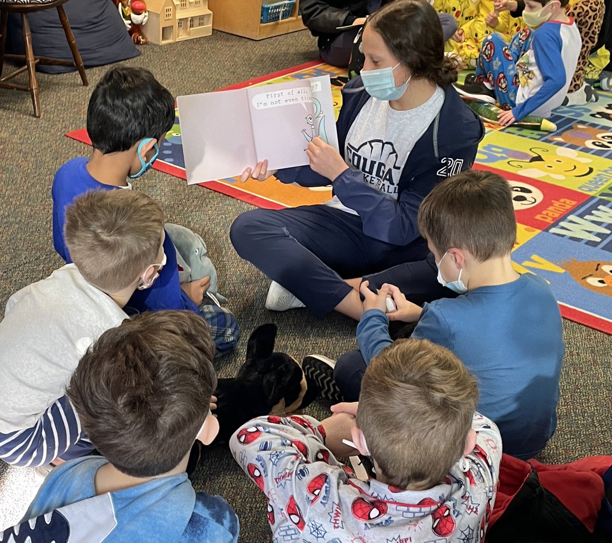 Thank you <a href="/StoneycreekGBB/">SCgirlsbasketball</a> for reading with our kindergartners today! They had a blast spending time with you and loved learning all about how to be a strong team with compassion, integrity and perseverance! <a href="/BaldwinRcs/">Baldwin Elementary - RCS</a> <a href="/rochcommschools/">Rochester Community Schools</a> <a href="/WeAreSCHS/">Stoney Creek High School</a> @cougars_stoney