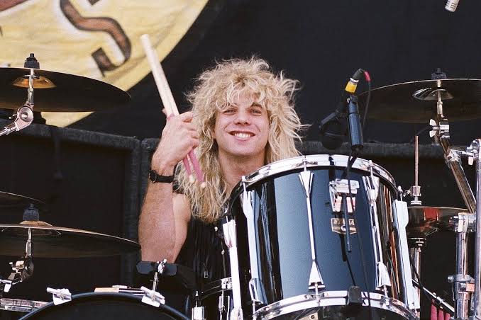 Happy 57th birthday to the former drummer of Guns N\ Roses, Steven Adler   