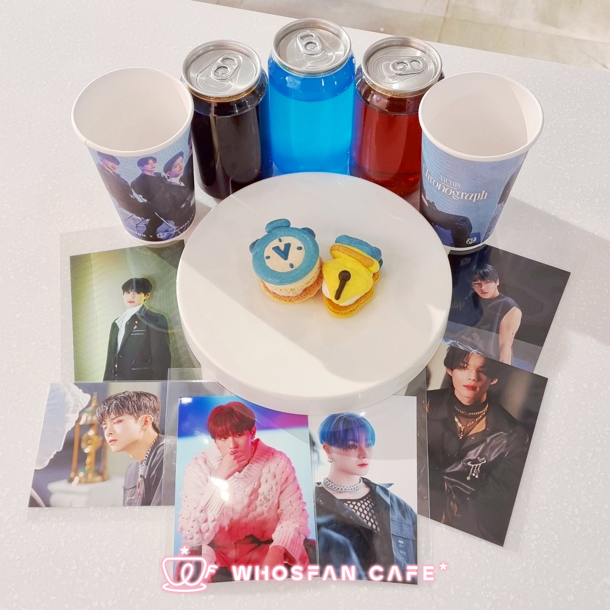 Whosfan_Ofcl's tweet photo. #WhosfanCafe☕ #WhosfanCafe_Today

후즈팬 카페도 #빅톤 #Chronograph 컨셉에 과몰입 완료!⏱
마카롱, 음료수, 인화 사진을 얻기 위해 더 빨라지는 발걸음🦶

☕오프라인: 롯데 영플라자 명동점 2층 후즈팬 카페
🛒온라인 : https://t.co/UN8HwK8Hup 

@VICTON1109 #VICTON_Chronograph_PopupStore https://t.co/iSw3w19kb0