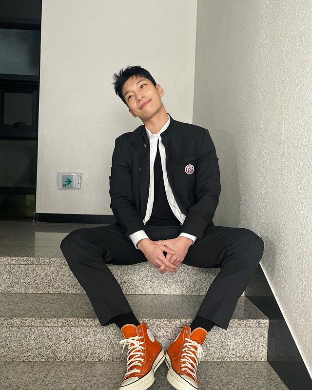 wihajoonfiles's tweet photo. i have crush on my senior in campus https://t.co/i7qHwqOEke