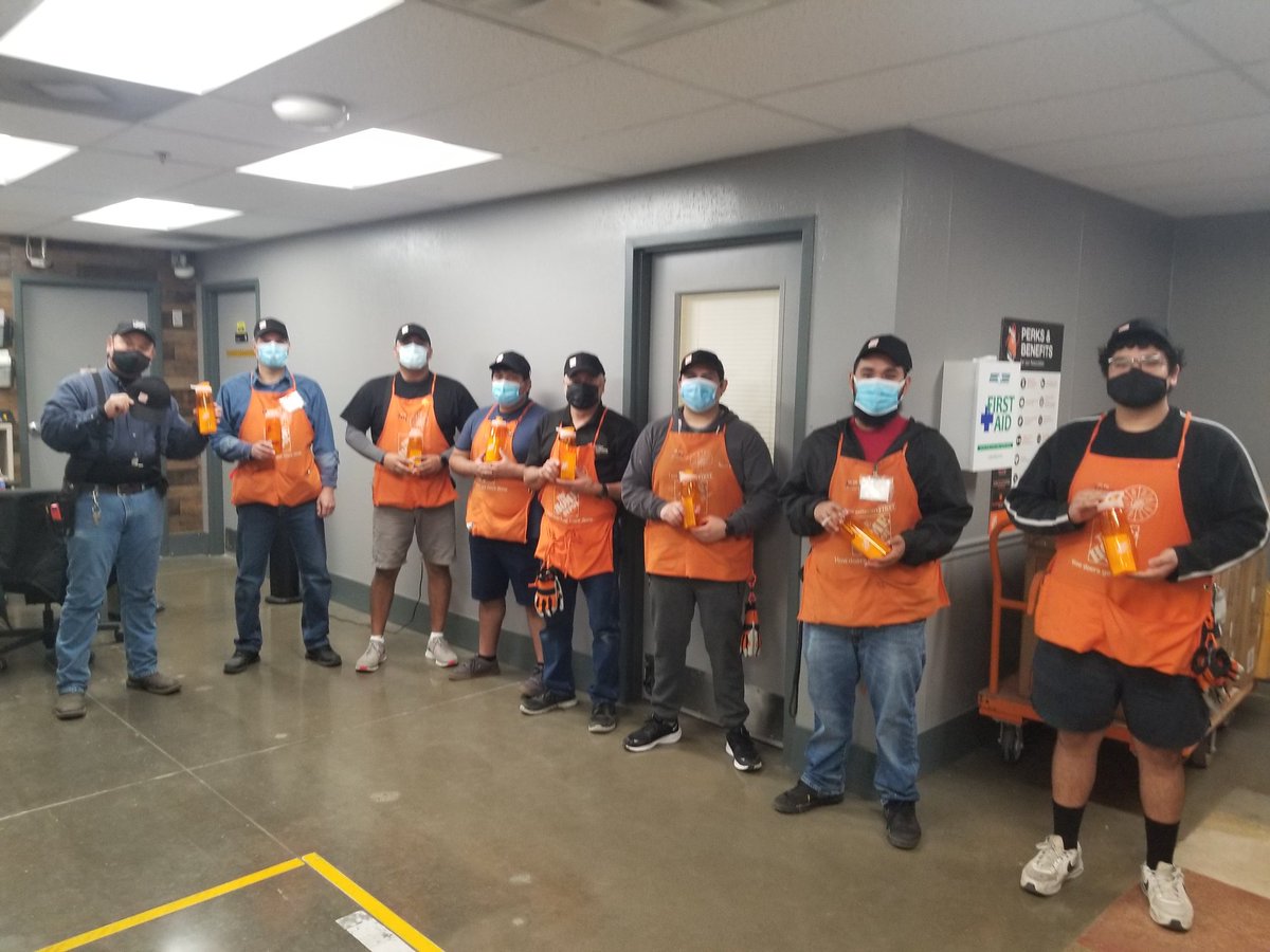 jmar0506's tweet photo. The 6577 Freight Team Members receiving a few more THD Gifts. We Appreciate all your Hard Work and Dedication! @ricksolis2121 @CourtneyMKorkow @SendejoRoy #FRTA2021 https://t.co/i816L5VoEH