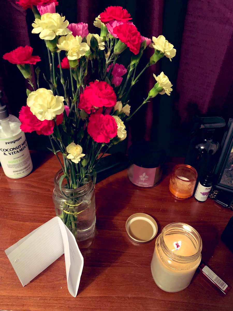 quel_rese96's tweet photo. I am loved. I am acknowledged. I deserve this. ❤️🧡💛💚 https://t.co/yzjHFeFYuF