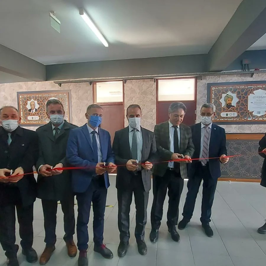 Roda Anadolu İmam Hatip Lisesi'nin  @tcgenclikvespor Bakanlığı destekleriyle yürütmüş olduğu"FUAT SEZGİN'LE AMERİKA'YI YENİDEN KEŞFEDİYORUZ" projesinin final programı  Milli Eğitim Müdürümüz Mehmet Duran, İlçe Spor Müdürlüğü müz ve idarecilerimizin katılımıyla gerçekleştirdi.