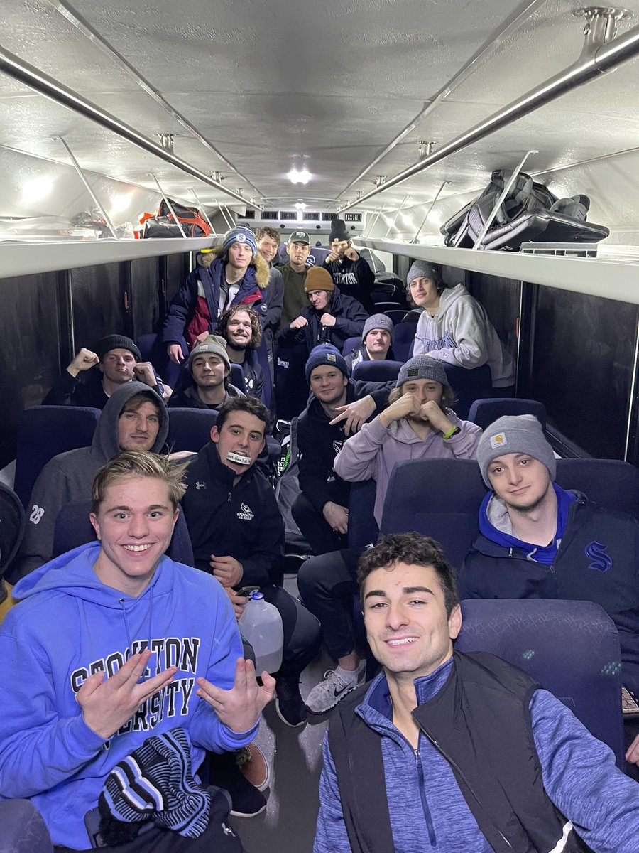 Zach Harmel’s two blueline blasts paces the Ospreys to a 6-1 win over WCU.  Domenic “Gabagool” Cappella nets his 1st career goal!   Corella turns away 26 shots! 🚨 Harmel (2), Restle, Simone, Cappella, Tuthill. 🍎 Flynn, Tuthill, Wan, Baskow, Metz, Restle, DiStefano. #rollspreys