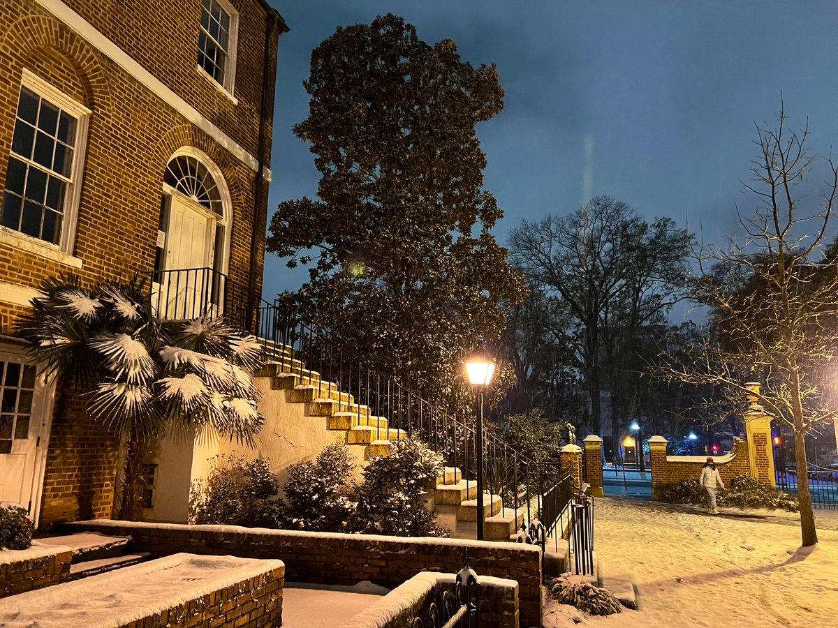 UofSC's tweet photo. Scenes from around snowy campus.🤩 https://t.co/0GeF0LzgRo