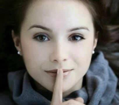 63imma's tweet photo. El silencio y la sonrisa son dos armas poderosas. La sonrisa resuelve problemas, el silencio los evita. #BuenosDias #BuenosDiasATodos #BuenosDiasMundo #FelizSábado #FelizFinde #22Enero https://t.co/xLlN6AAC98
