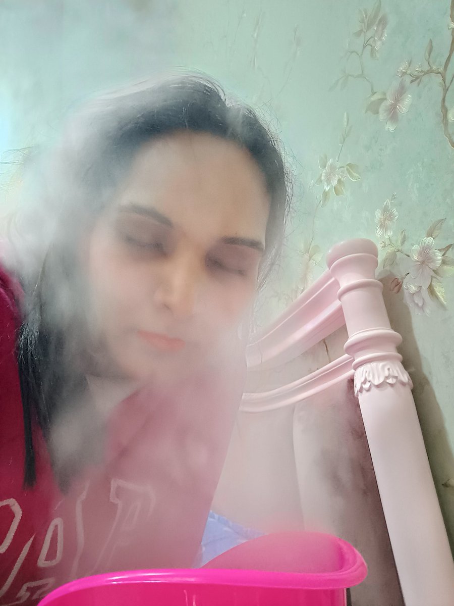 DrBhartiTomar's tweet photo. Streaming live without an"R"#steaming #steaminghot #OmicronVariant https://t.co/RlfK4SGGoE