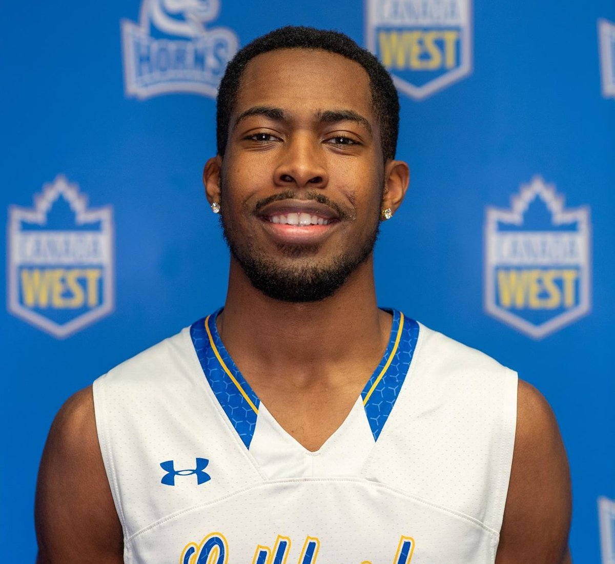 CanBallReport's tweet photo. Angelo Mbituyimana (Calgary) had 36 pts,14 rebs,1 ast in 29 mins in @UofLPronghorns 87-74 win over Mount Royal. #CanBall
(PHOTO: Lethbridge Athletics) https://t.co/UmqLozuNIM
