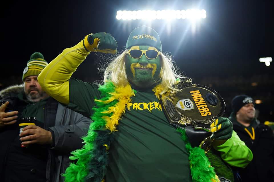 Packermania73's tweet photo. Packermania Picture of the Day! The last time the Packers hosted a playoff game in the divisional round that allowed a full capacity crowd, Packermania ran wild on the Seahawks 28-23; 1/12/20
#Packermania #lambeaufield #greenbaypackers #superfan #packerseverywhere #DHPF https://t.co/ZxfPhPPVSG