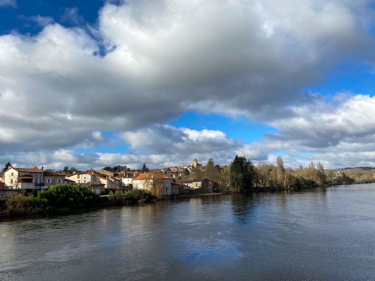 #MorningBeautiful a bitterly cold but stunningly beautiful walk across La Vienne river today. #France