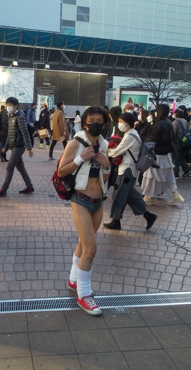 kanaken_running's tweet photo. 原宿から、渋谷に帰ってきました♪
ビルの谷間は日が当たらないので結構寒い!
#渋谷
#スクランブル交差点
#shibuya
#ホットパンツ
#ファッション
#寒くても薄着
#cool_&_active https://t.co/7l1GAHeBti