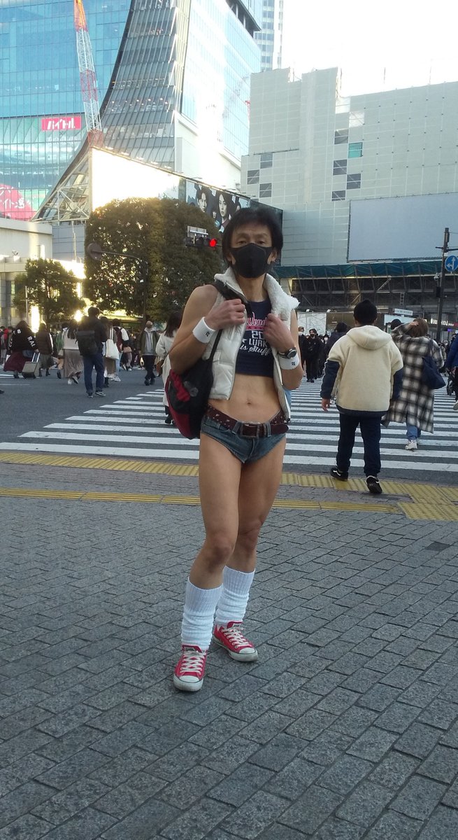 kanaken_running's tweet photo. 原宿から、渋谷に帰ってきました♪
ビルの谷間は日が当たらないので結構寒い!
#渋谷
#スクランブル交差点
#shibuya
#ホットパンツ
#ファッション
#寒くても薄着
#cool_&_active https://t.co/7l1GAHeBti