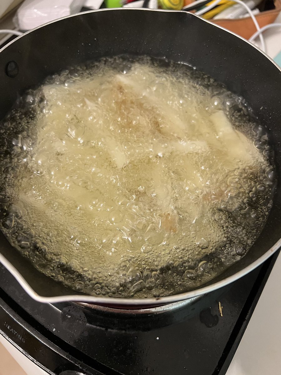 kate_imua's tweet photo. どうしてもフレンチフライが食べたくなったので少しでも健康的にしたいと思ってジャガイモから作ってみたけど美味しい健康的な美味しさがする https://t.co/1CcS3co62B