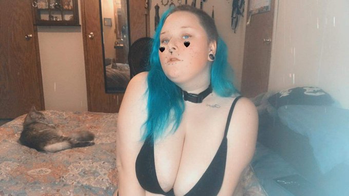 Hi 👋🥺 https://t.co/xjUI5Wfsv6<a href="/tag/gothgf"class="tags"><span>#gothgf</span></a>