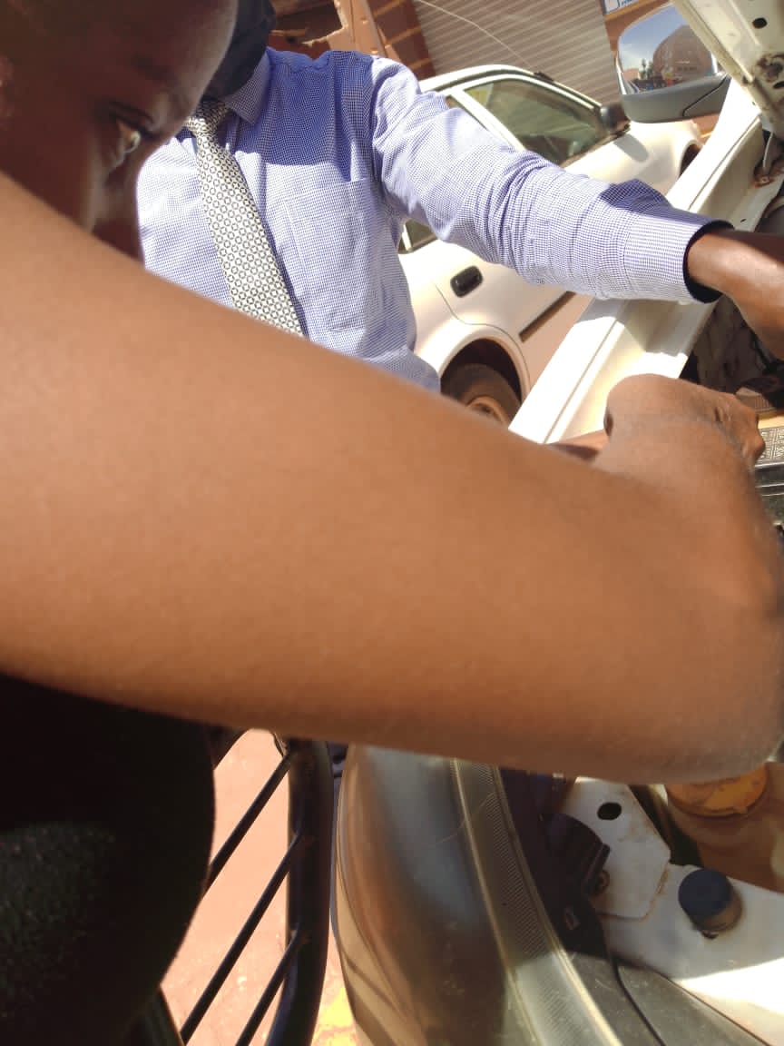 ninsiima_emilly's tweet photo. When you support a woman you are supporting all mothers🤱. Kindly retweet for me, I sell and install 

#CARBATTERY of different brands; 1. #chlorideExideMF (1yr warranty)
2. #Mixtech (2yr warranty)
3. #Synergy  (2yr warranty)
Call/watsap 0754164744 https://t.co/A6Oy3ZZYB0