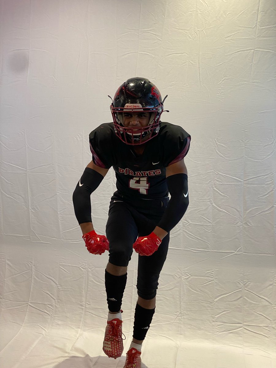 AidanCanada's tweet photo. On an amazing visit @WhitworthFB and after an amazing talk with @coachsandberg I am blessed with an offer to continue my education and be a part of the Pirate family. Thank you @Coach__Shaw @Coach_Trox I am still having a great time. @Micah_Chen @DreamTricities https://t.co/KQTlivDl5E