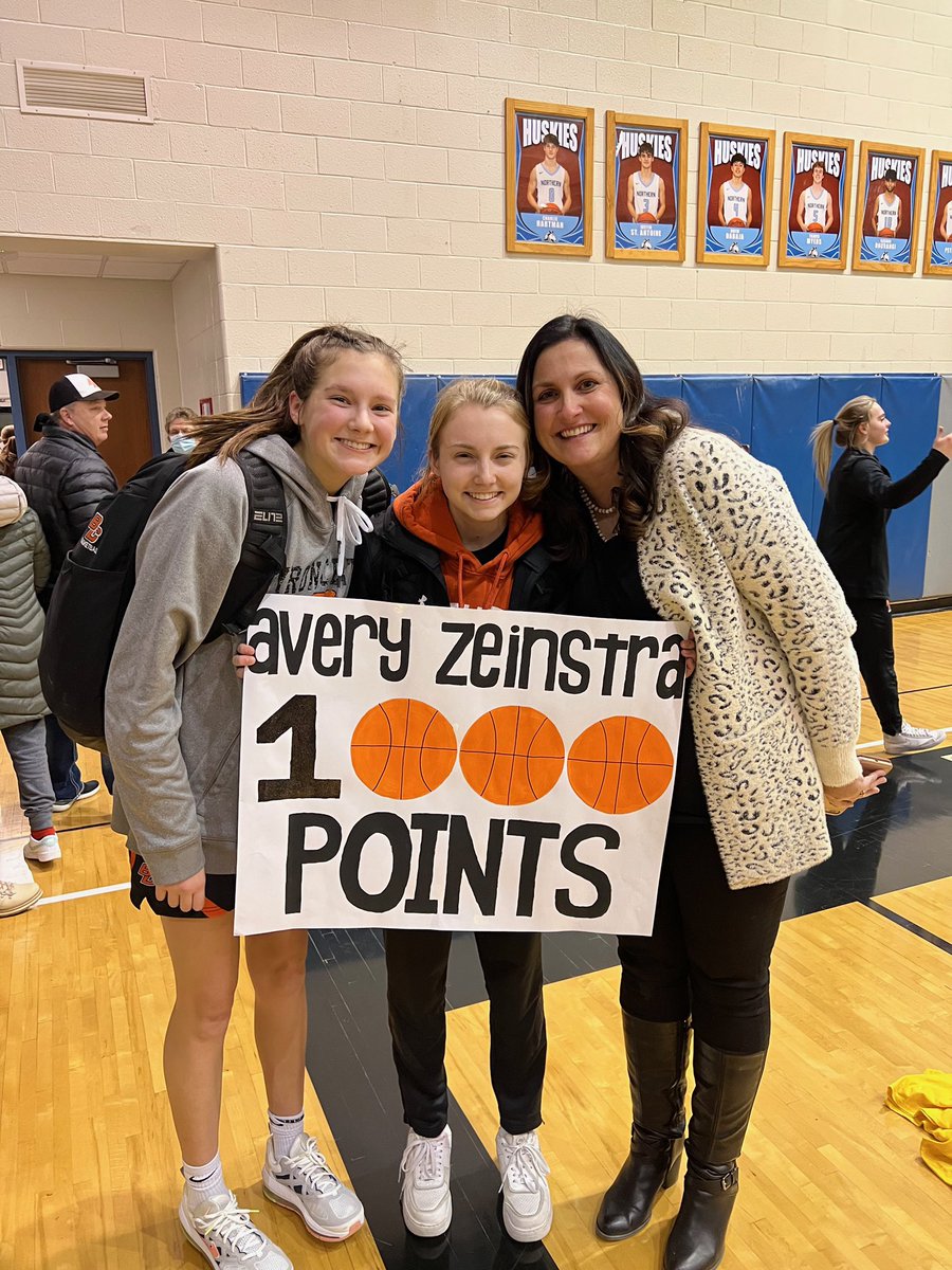 copeland2022's tweet photo. 🎉🏀🎉 Congratulations to @AveryZeinstra for hitting 1️⃣0️⃣0️⃣0️⃣ points tonight 🎉🏀🎉 https://t.co/BHwNCbZrHe