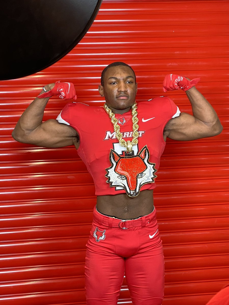 KennethSmiley17's tweet photo. So proud of my son!! Awesome visit at Marist! #iamparrissmiley @parris_smiley @BlingByTerra @SteveDAnna1 @CSAPrepstarNY https://t.co/xj89dUN49p