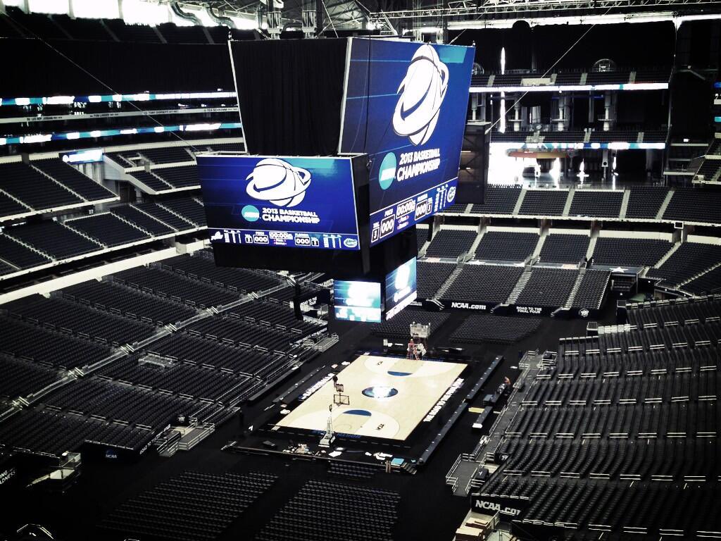 jonmachota's tweet photo. AT&amp;T Stadium has curtains to put over the windows. They’ve been up for NCAA tournament games https://t.co/QIMkebNbxb