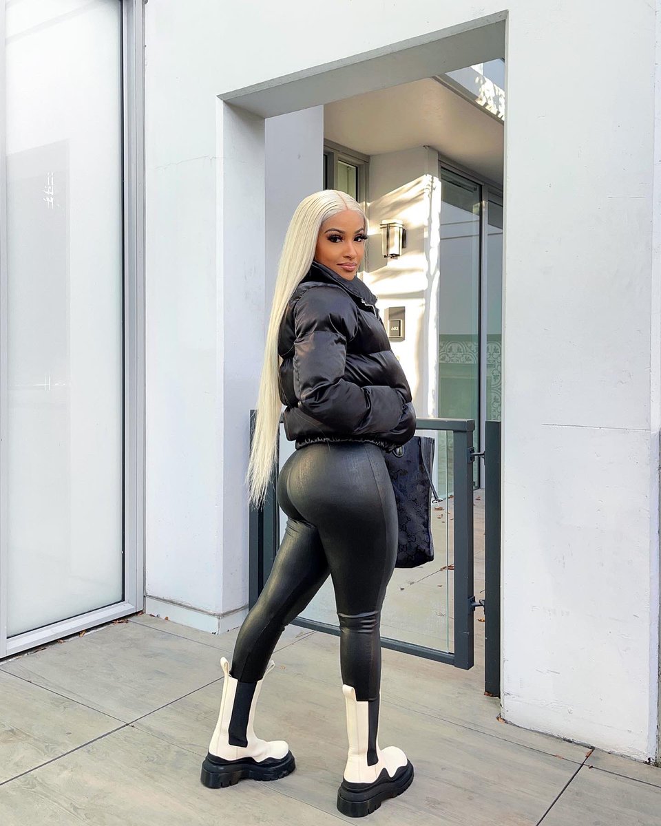 simplykennedy_'s tweet photo. 🖤🖤🖤🖤🖤 https://t.co/t8bZwF7bLF