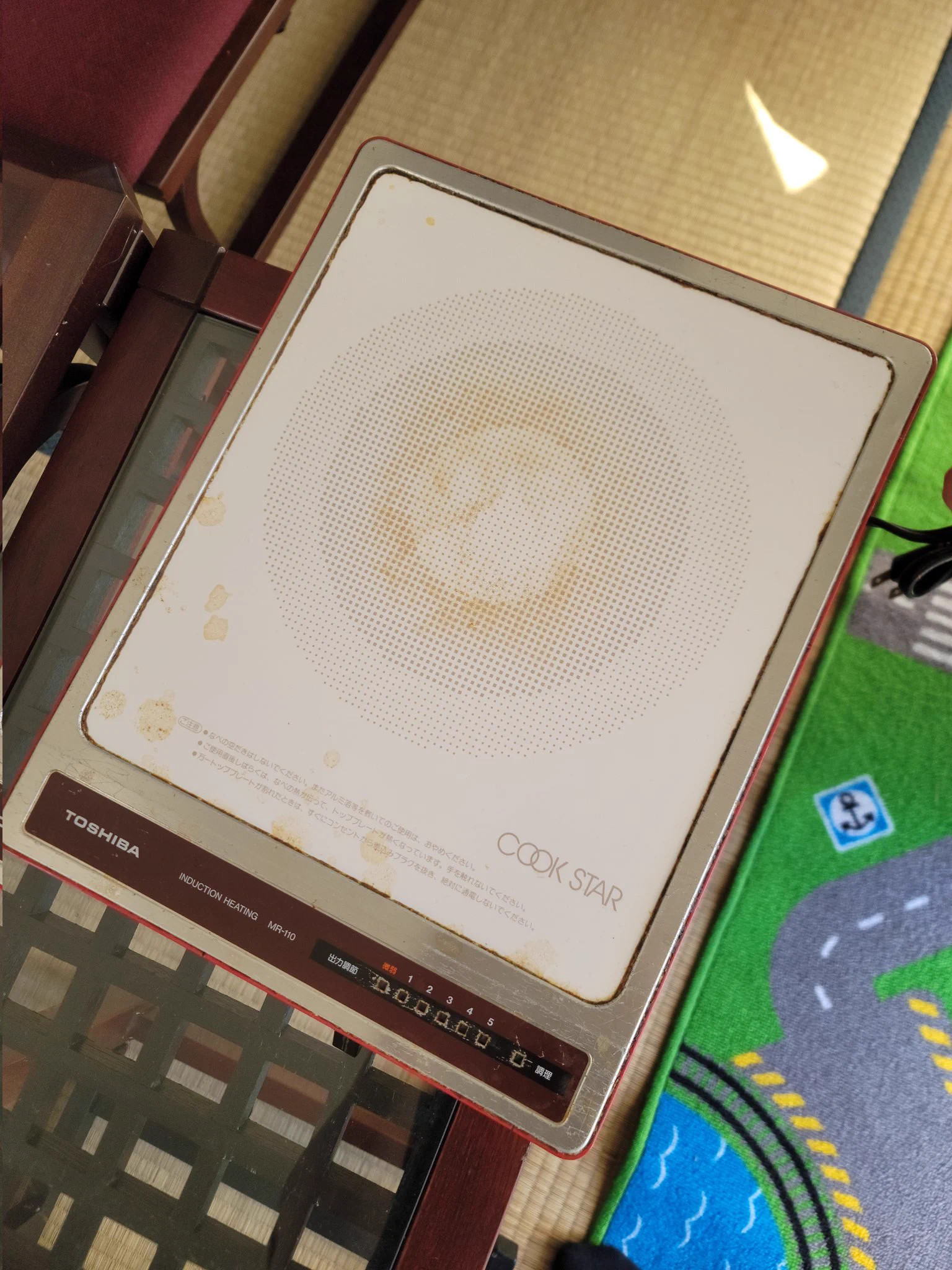 @KINGGOGOTW 実家で鍋のときに使っています。37年モノで、発売当時39800円もしたみたいです。 