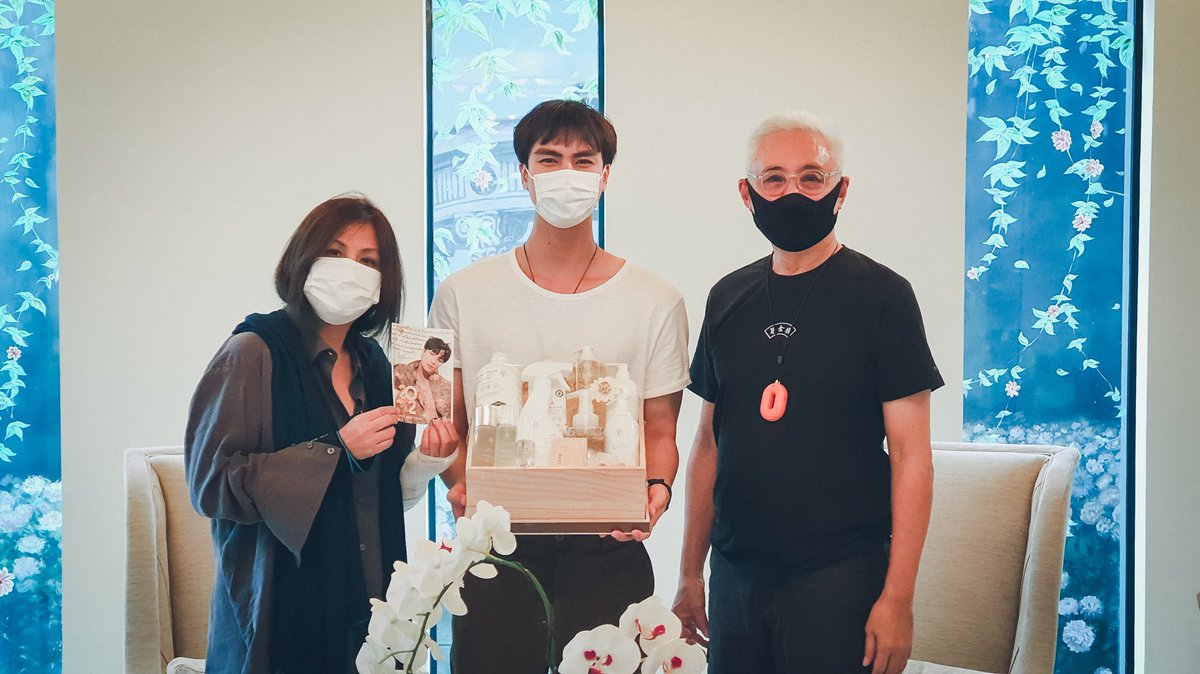 paujinjong's tweet photo. สวัสดีปีใหม่ทีม #เป่าจินจง จาก พระเอกหล่อ #ไอซ์ภาณุวัฒน์ #มินทะดา 💚💚 รอดู #เก็บเเผ่นดิน กันนะ หนุ่มไอซ์สุดมาก 👍🏻👍🏻👍🏻👍🏻 #เก็บแผ่นดิน2020 @icepanuwat https://t.co/wYjX8rs9oj
