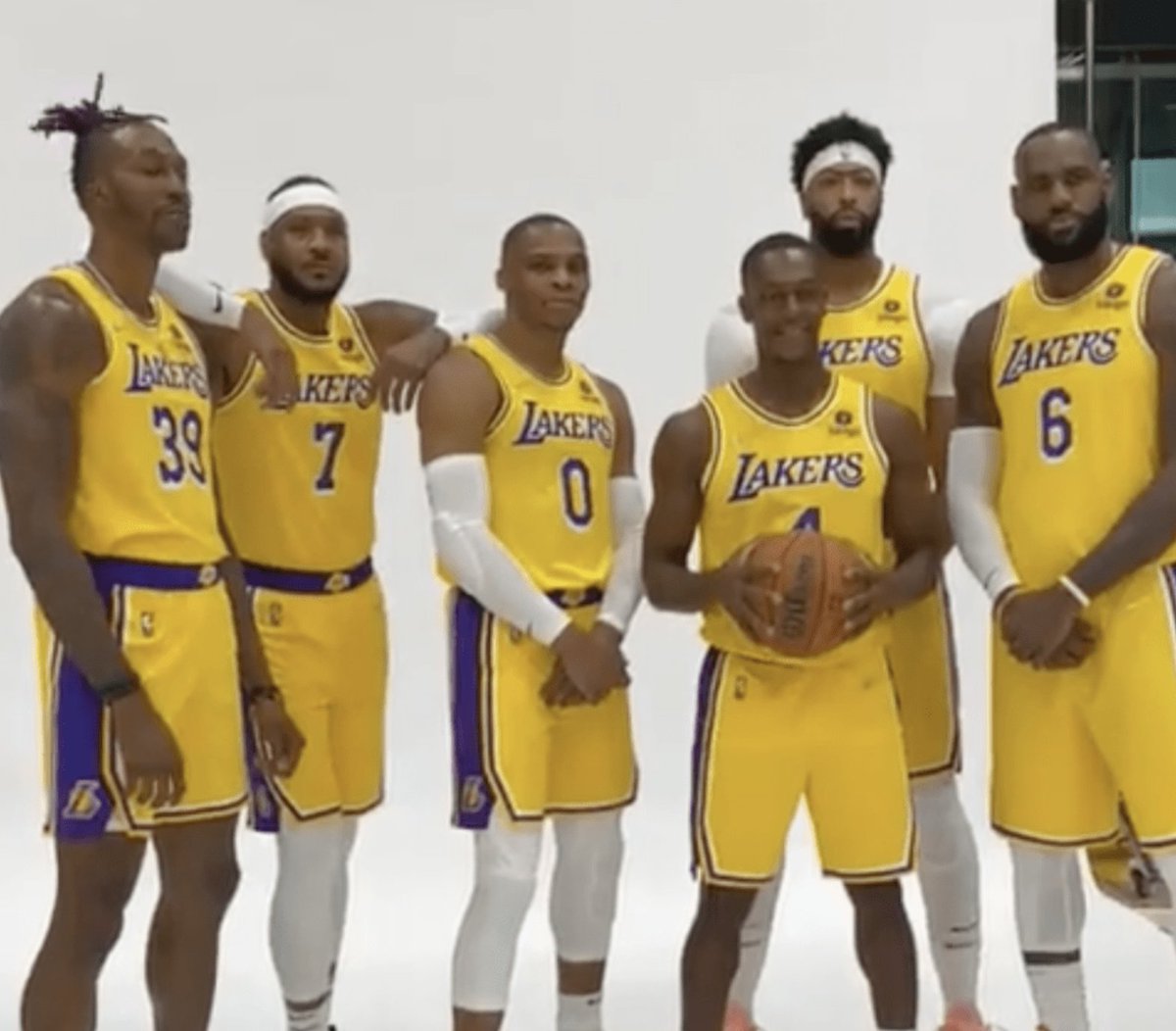 NBAMemes's tweet photo. Y'all really thought this was a 60-win team 🤣 https://t.co/wyDujRnjor
