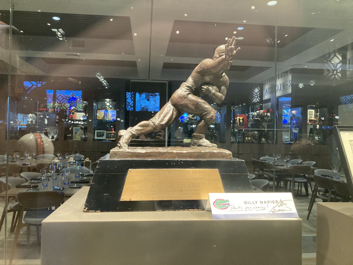 Thank you so muc <a href="/SteveSpurrierUF/">Coach Steve Spurrier</a> for letting us take pictures with you after an amazing meal <a href="/SpurriersGG/">Spurrier's Gridiron Grille</a>