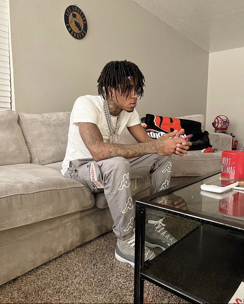4KTFeed's tweet photo. NBA YOUNGBOY PSA: A select few songs probably (maybe) will
drop from now until then but Top will not be seen or heard
from into his album approximately #6months from now we
have some amazing songs for you thank you for everything
#Healing Time #RockPeace #ForeverBro https://t.co/eO4ymxzBl9