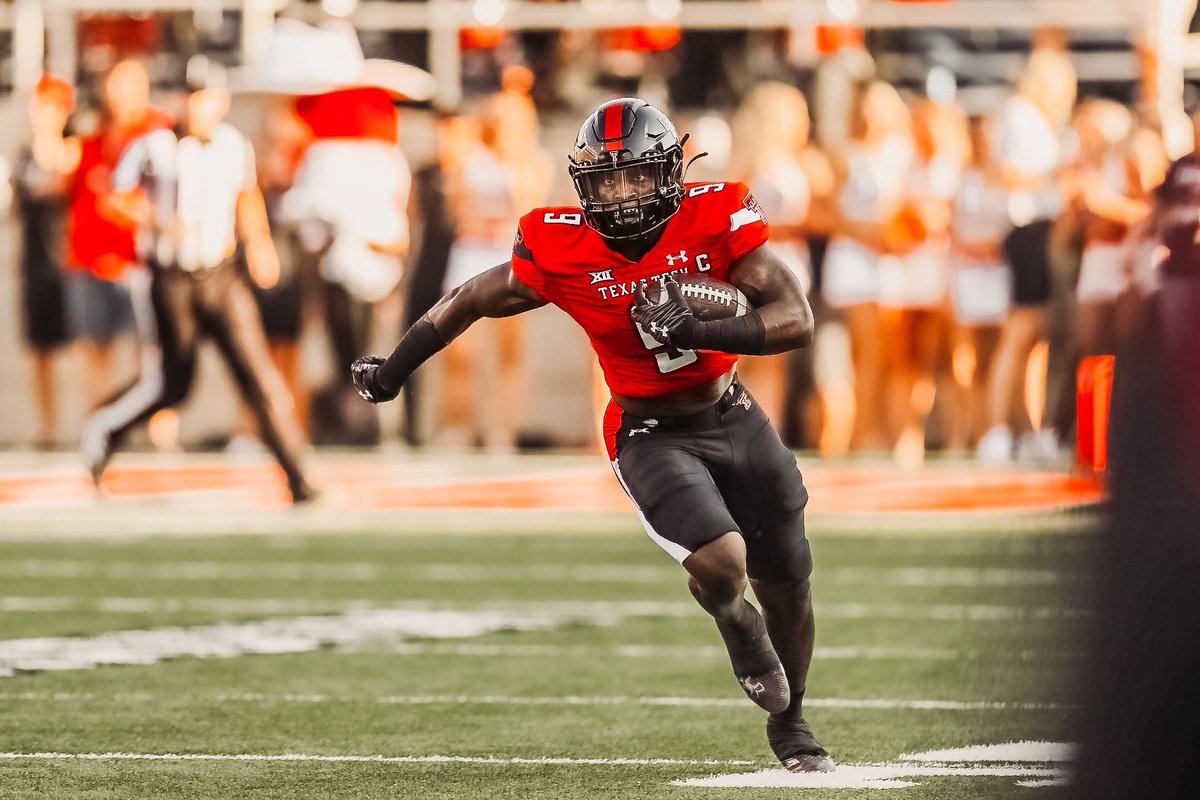 Play_Makerz22's tweet photo. Special S/O to Mud for earning Lifter of the Day 😤 #ItsonlyUpfromHere #WhatsNext @Coach_Martin34 @mdwaters2139 https://t.co/Uwjy9YKnw2
