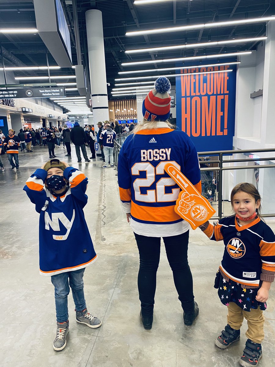 mrcaldeira's tweet photo. The only team in the world that has a jersey made for wives!

#Bossy 
#Legend 
#respect 
#isles 
@NYIslanders 
#YesYesYes @UBSArena https://t.co/wZoTzAXpSx