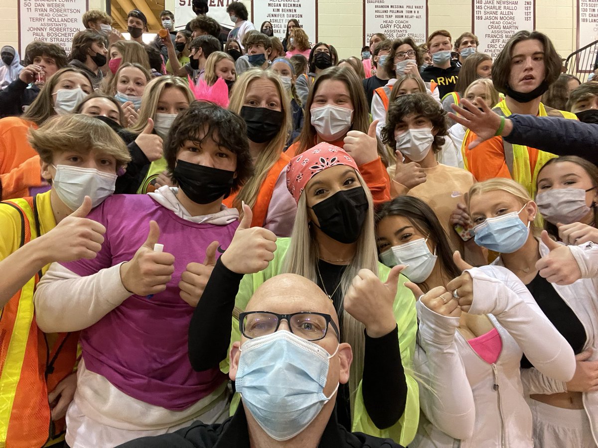 drsefrit's tweet photo. Boys turn! #scsdHOOPS #EVERYBODYisREADY #GreatNight #ONLYoneSCSD https://t.co/SOsvkbpeGF