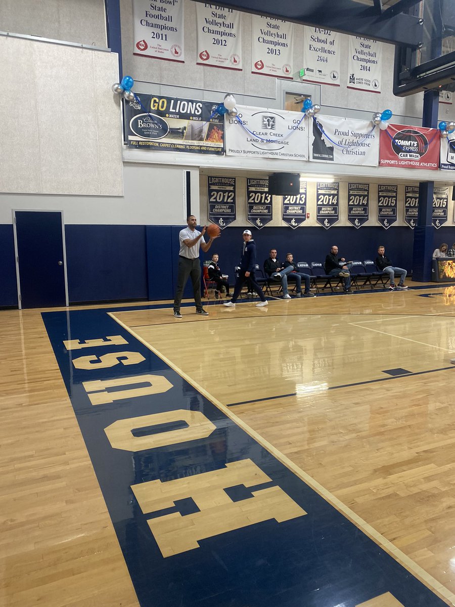 Jack_Schemmel27's tweet photo. Lighthouse hosting Oakley tonight in a matchup of two undefeated teams in the Snake River conference. 
Former @CSI_MBB and @BroncoSportsMBB player Daequon Montreal (@DQ_MOnTreaL) now leading the Lions #idpreps
@LCSLions2 
@BCooperKMVT https://t.co/BgqeM0nTYz