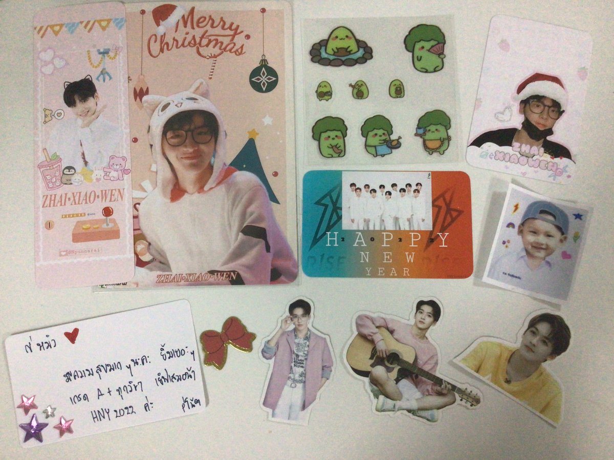 hllyc_131's tweet photo. ได้รับมาหลายวันแล้วตอนรับพัสดุพ่อกับแม่เป็นคนรับเจอชื่อไปงงเลย
อยู่ดีๆก็มีลูกเขยหลายคน5555 เปิดมาเจอแต่ความน่ารักเต็มไปหมดไม่ว่าจะเป็นน้องจ๋ายน้องลั่วก็คือน่ารักมาก น้องชอบมากเยยขอบคุณสำหรับของขวัญวันคริสต์มาสและปีใหม่ย้อนหลังนะคะพี่โน้ตคนสวยของน้อง 💗🥰😍#NNpReview https://t.co/U6usRRauHN