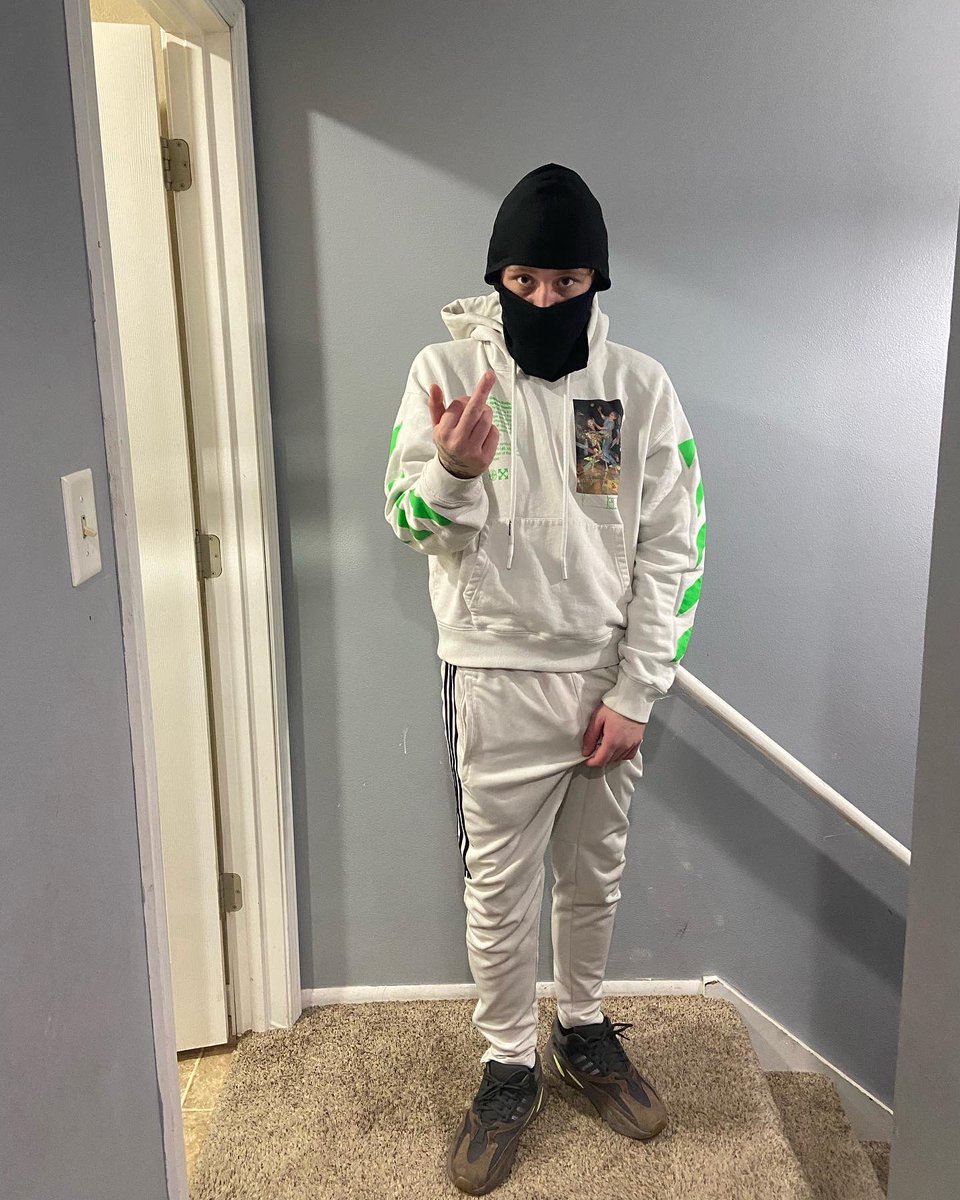Ayr2x's tweet photo. OFF whyte ViRGiL $Drip 🚦 https://t.co/KFpHj48VaR