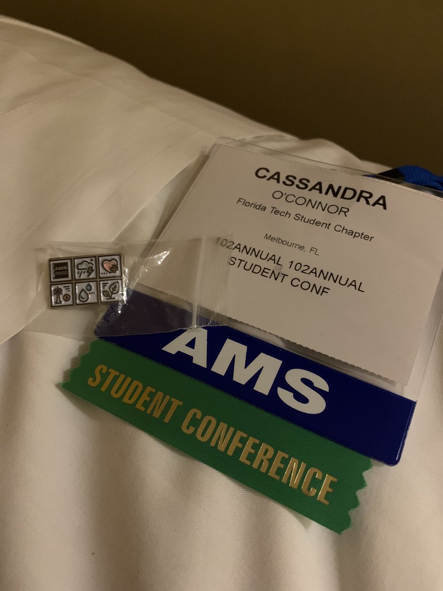 cumuluscassie's tweet photo. All checked in today!! Loveeee the pin we got with check in! See y’all tomorrow morning!!! @AMSStudentConf #amsstudentconf #ams102 https://t.co/ipsCOrPNcy