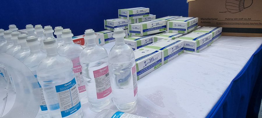 GrauG13's tweet photo. #Entérate🏫| La Min. @_LaAvanzadora entregó insumos médicos e inspeccionó la rehabilitación del consultorio médico "Camilo Cien Fuego", en la Pquia. 23 de Enero.

@RosangelaOrozco
@Danielcustodio3

#CuidémonosDeLaCovid19 https://t.co/ZleF0n5Vvt